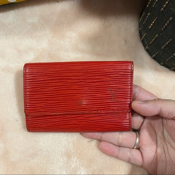 Louis Vuitton 6 Key Holder Epi Red - Picture 8 of 10